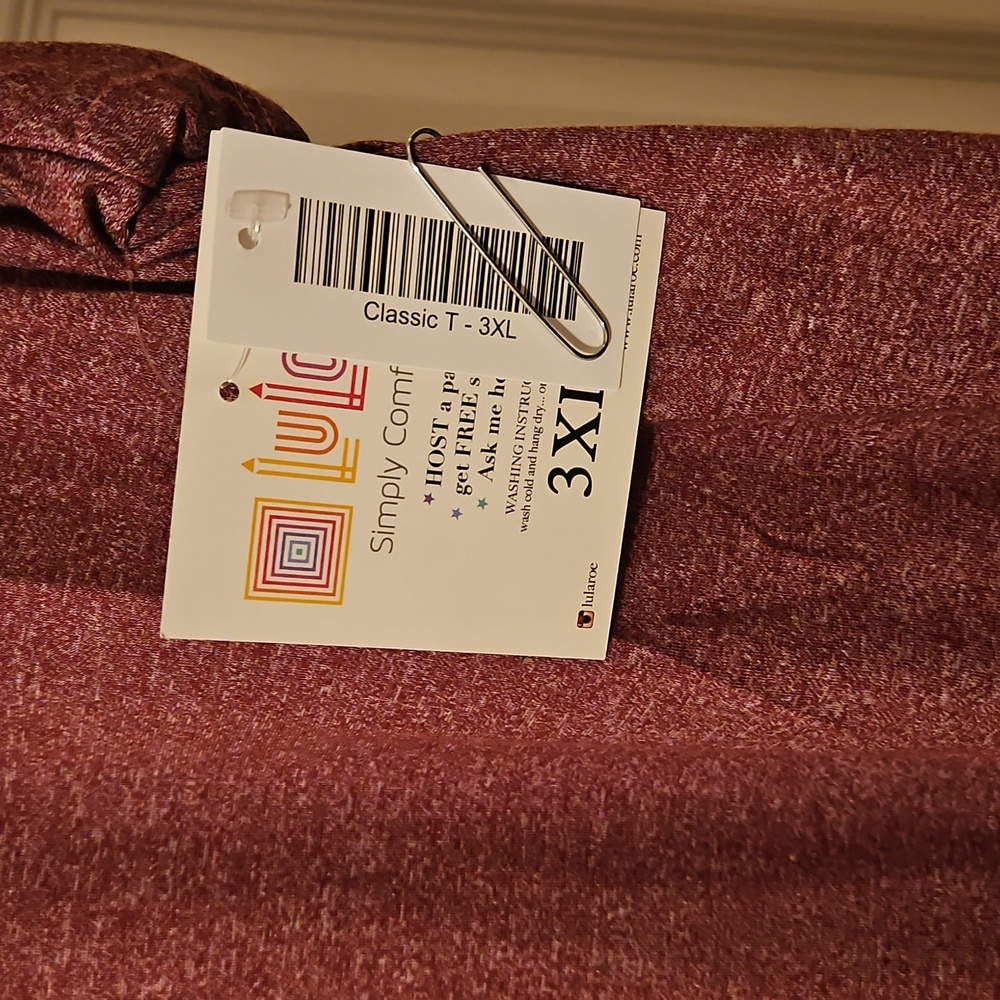 Women's Red Top - Picture 2 of 3